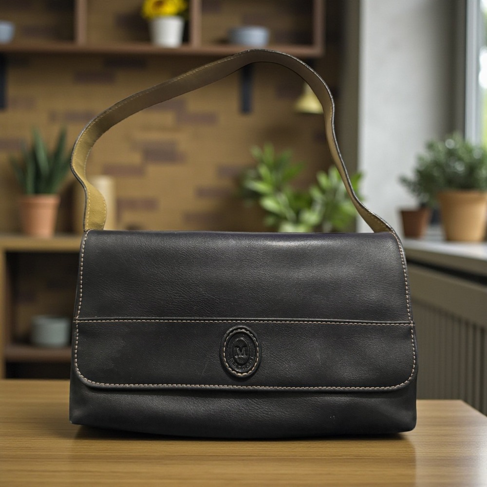 Mondani New York Black Leather Shoulder Bag Classic Flap Closure Chic‎ Style